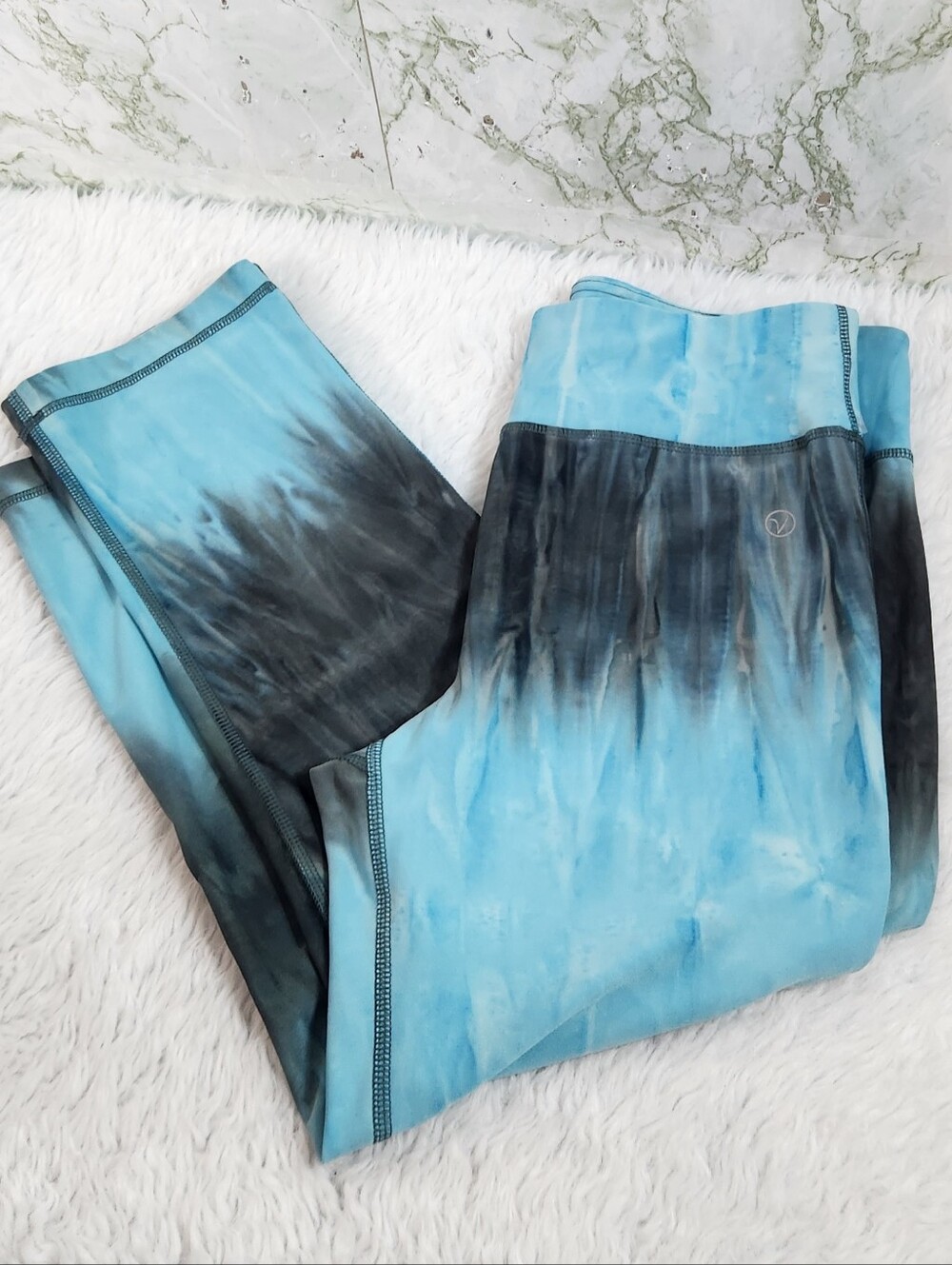 VOGO ATHLETICA Capri Leggings